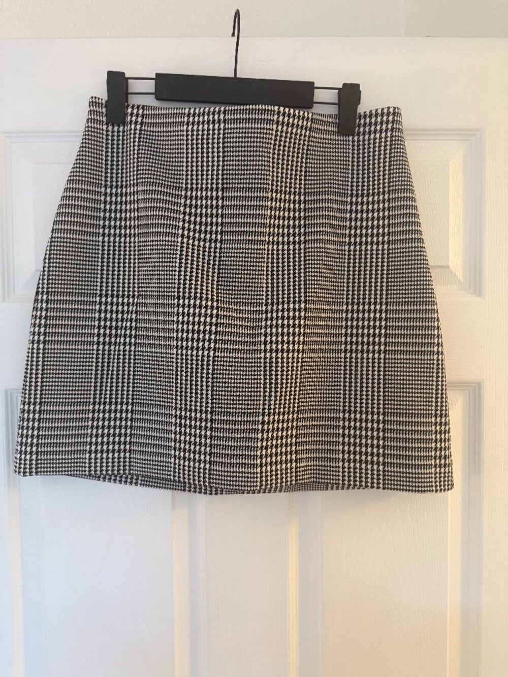 Banana Republic Black & White Plaid Mini Skirt — Size 8